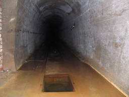 Całkowicie zalana wodą studzienka..