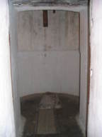 Pusty szyb peryskopu w obiekcie 717