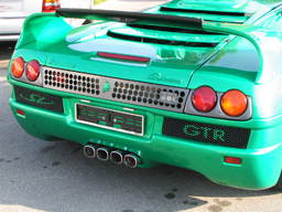 Lamborghini w komisie samochodowym